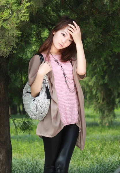 En härlig asiatisk kvinna — Stockfoto