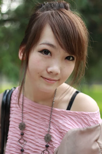 En härlig asiatisk kvinna — 图库照片