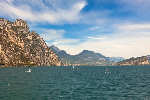 查看结束在意大利加尔达湖 — 图库照片