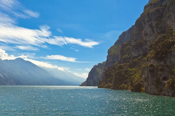 Vista sul Lago di Garda in Italia — Foto Stock