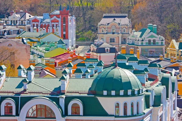 Małe kolorowe budynki w Kijowie — Zdjęcie stockowe