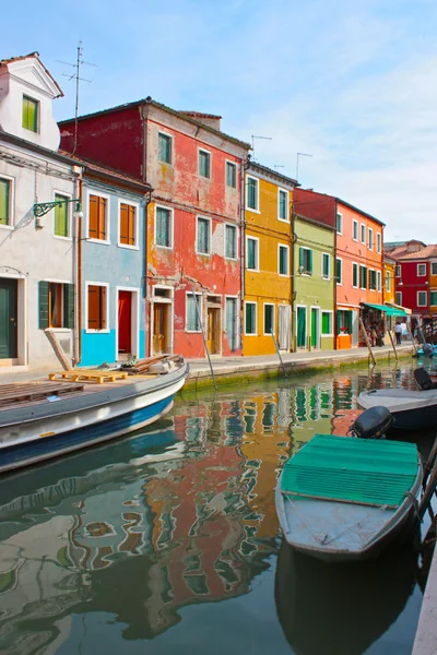 Burano colorida ciudad en Italia — Foto de Stock