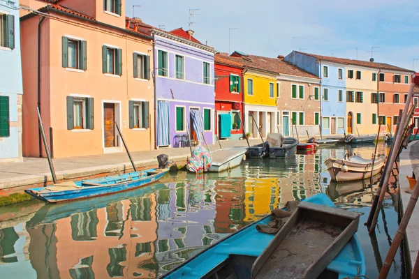 Burano barevné město v Itálii — Stock fotografie
