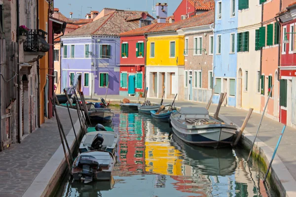 Burano città colorata in Italia — Foto Stock