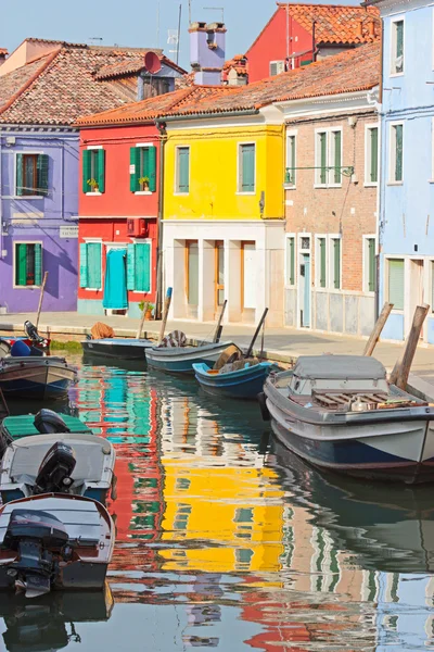 Burano colorida ciudad en Italia —  Fotos de Stock