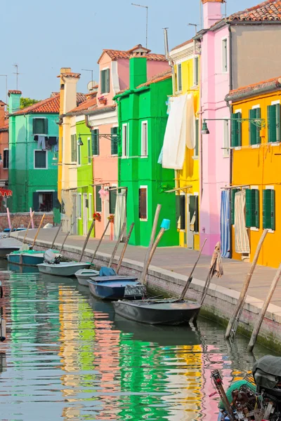 Burano färgstarka stad i Italien — Stockfoto