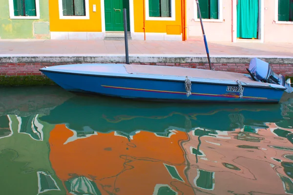 Burano cidade colorida na Itália — Fotografia de Stock
