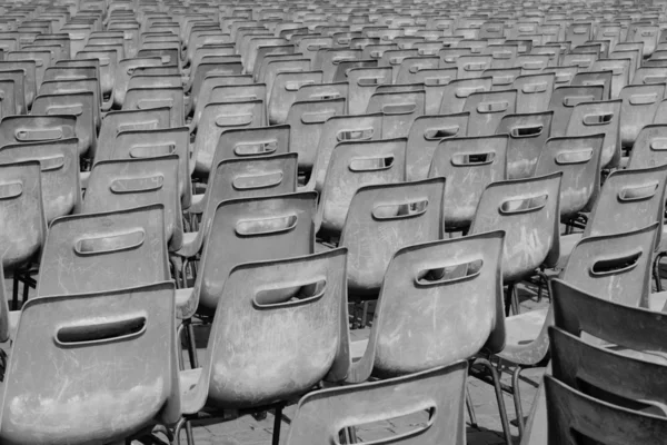 Múltiples sillas en filas — Foto de Stock