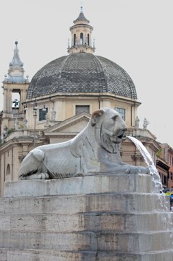 piazza del popolo üzerinde çeşme