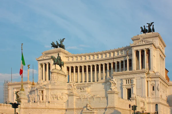 Plaza de Venecia en Roma, y el Monumento de Víctor Manuel — Foto de Stock