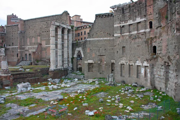Olaszország. Róma. trójai oszlop — Stock Fotó