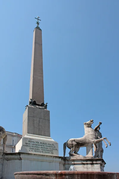 Obelisk on Piazza Quirinale — Stock Photo, Image