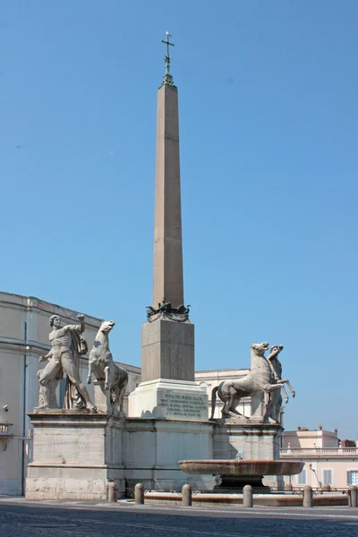Obelisk na piazza Kwirynał — Zdjęcie stockowe