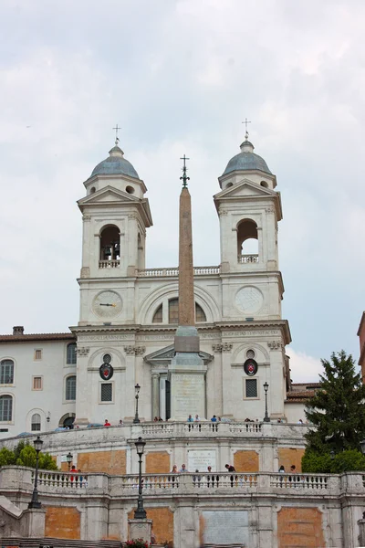 Iglesia de Trinita dei Monti — Foto de Stock