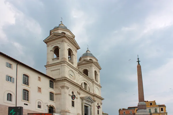 Kościół trinita dei Monti — Zdjęcie stockowe