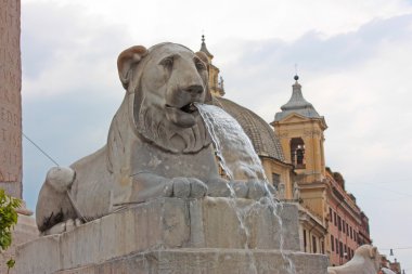 piazza del popolo üzerinde çeşme