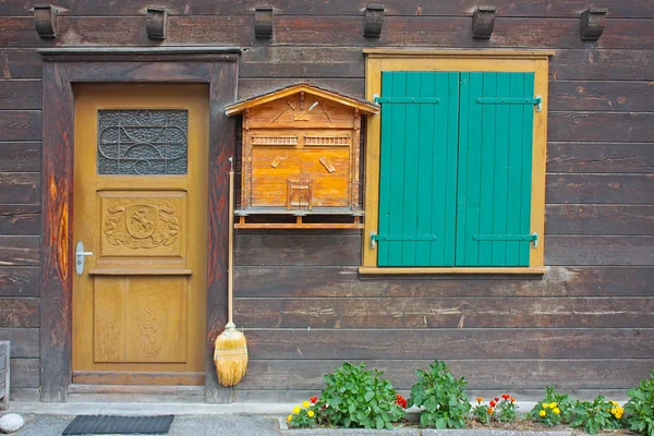 Mooie houten huis — Stockfoto