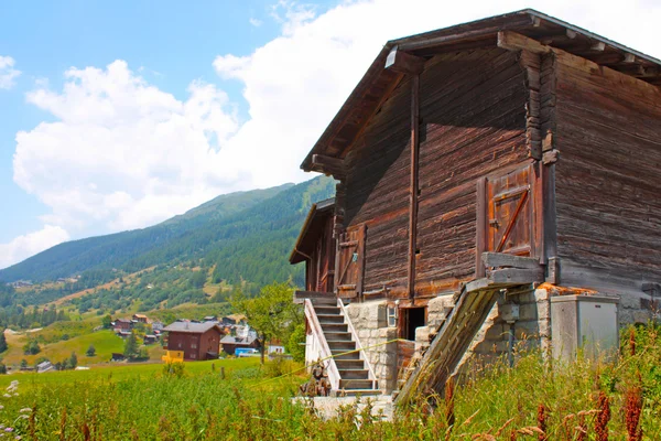 Wieś w Szwajcarii — Zdjęcie stockowe