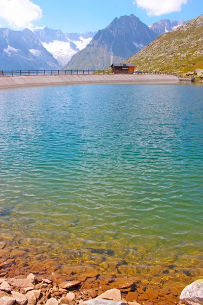 Montagnes et lac en Suisse — Photo