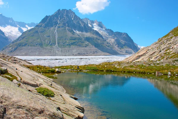Горы и озера Швейцарии — стоковое фото