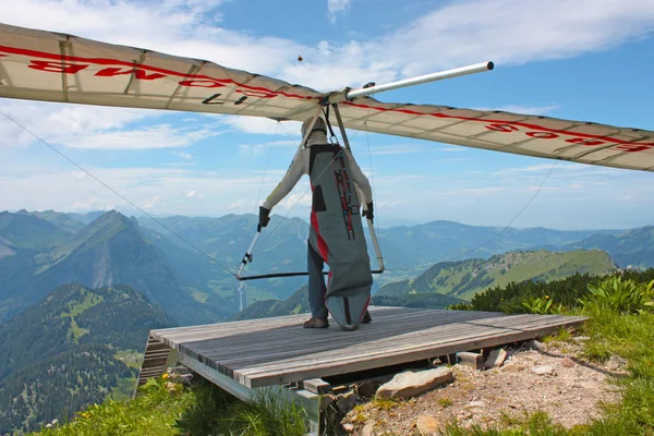 İsviçre Alpleri'nde hanggliding — Stok fotoğraf