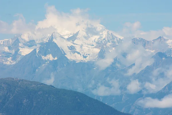 Montanhas na Suíça — Fotografia de Stock