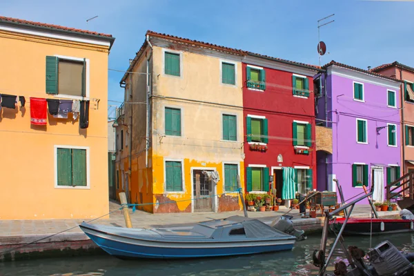 Barevné domy v Benátkách — Stock fotografie