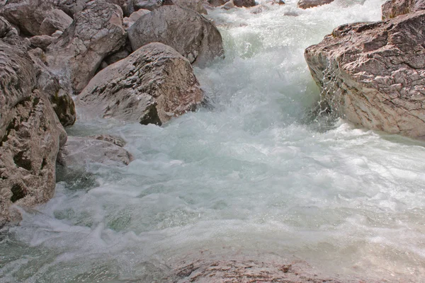 在斯洛文尼亚采取的阿尔卑斯山中的瀑布 — 图库照片
