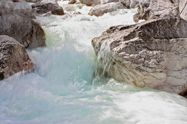 Vodopád v Alpách ve Slovinsku — Stock fotografie
