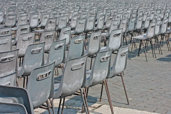 Multiple chairs in rows — Stock Photo, Image