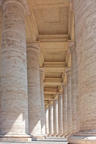 Colonnade in Piazza San Pietro — Stock Photo, Image