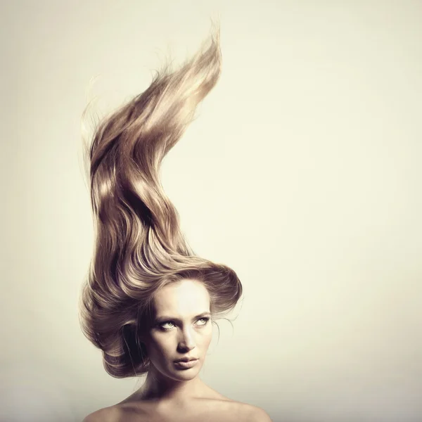 Muhteşem saçlı güzel kadın — Stok fotoğraf
