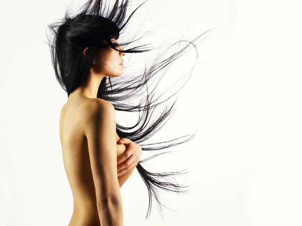 Bella donna nuda con i capelli magnifici — Foto Stock