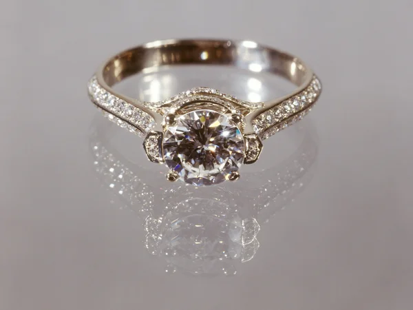 Ring van de diamant. — Stockfoto