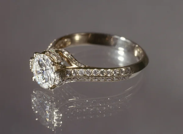 Бриллиантовое кольцо . — стоковое фото