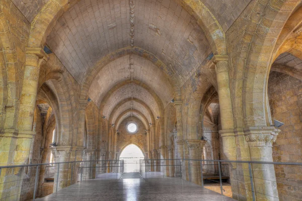 Dentro do Mosteiro de Santa Clara-a-Velha interior, Coimbra Portugal — Fotografia de Stock