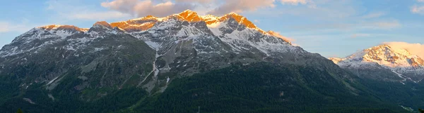 Gün batımında dağ silsilesi — Stok fotoğraf