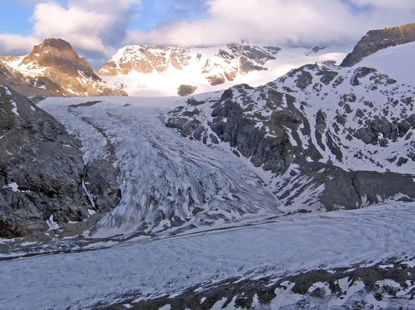 Двусторонний ледник — стоковое фото