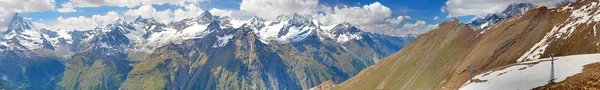 Panorama alpských pohoří nedaleko Zermattu — Stock fotografie