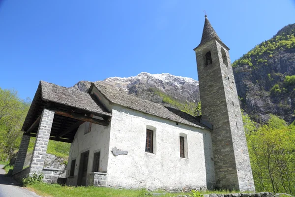 Malý horský kostel — Stock fotografie