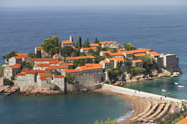 Ilha de Sveti Stefan em Montenegro . — Fotografia de Stock
