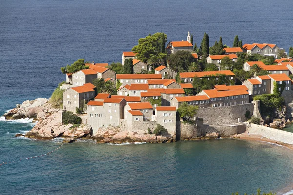 Ilha de Sveti Stefan em Montenegro . — Fotografia de Stock