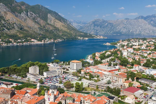 Kotor plaats (town) in de baai, montenegro — Stockfoto