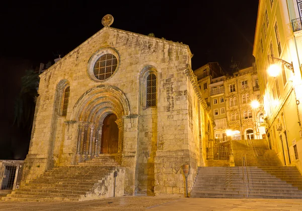 Eglise de Santiago de Coimbra et vieille ville la nuit, Portugal — Photo