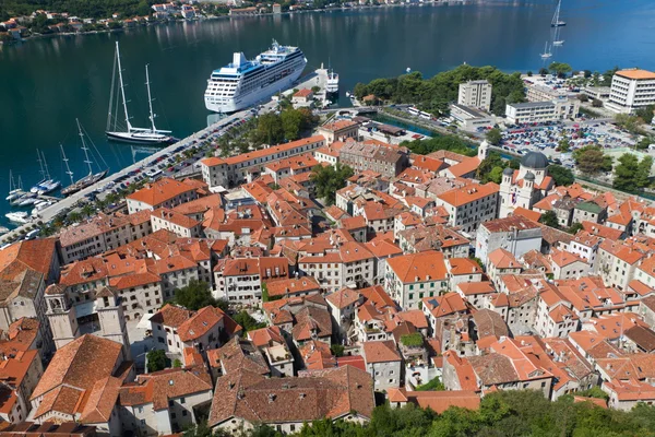 Kotor Stadt in der Bucht, Montenegro — Stockfoto