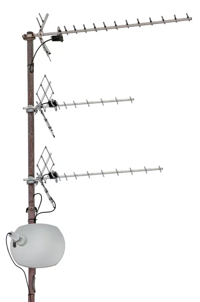 TV e antenne di comunicazione tetto casa residenziale, isolato — Foto Stock