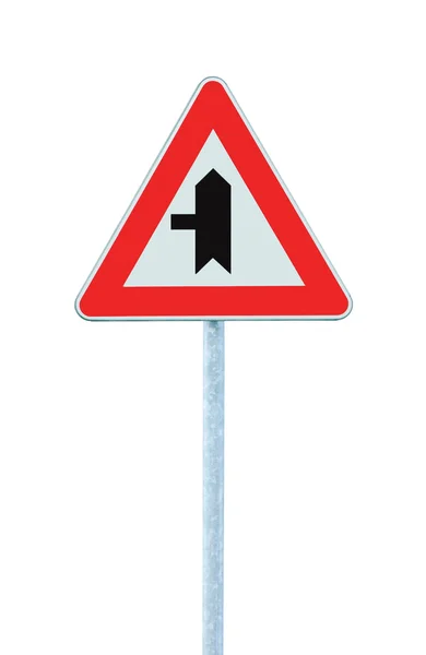 Crossroads aviso principal sinal de estrada com pólo esquerdo, isolado — Fotografia de Stock