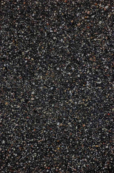 Dettagliato asfalto bagnato texture sfondo, verticale macro primo piano — Foto Stock