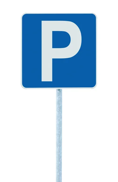 Паркувальний знак на полюсі, дорожній дорозі, синя ізоляція — стокове фото
