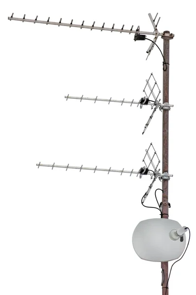 TV e antenas de comunicação no telhado da casa residencial, isolado — Fotografia de Stock